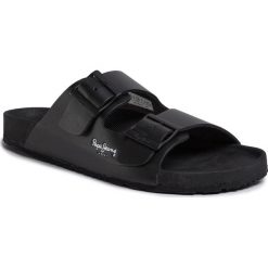 Klapki PEPE JEANS - Ultra Bio Classic PMS90073 Black 999. Czarne klapki męskie Pepe Jeans, z jeansu, bez zapięcia. W wyprzedaży za 129,00 zł.