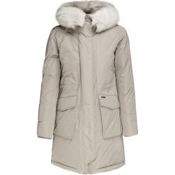 Parka WOOLRICH MILITARYFOX. Brązowe parki damskie Woolrich, bez wzorów, bez kaptura. W wyprzedaży za 5232,00 zł.