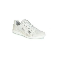 Buty Pataugas PACHA. Białe trampki i tenisówki damskie Pataugas, bez wzorów, bez zapięcia. Za 659,00 zł.