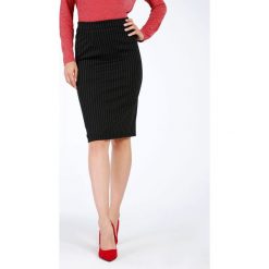 Spódnica - 10-5318B NERO. Czarne spódniczki damskie Unisono, na co dzień, s, w paski, z elastanu, midi, ołówkowe. Za 39,00 zł.