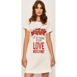Love Moschino - Sukienka. Czerwone sukienki damskie Love Moschino, na co dzień, m, z nadrukiem, z bawełny, casualowe, z okrągłym kołnierzem, z krótkim rękawem, krótkie, mini, rozkloszowane. W wyprzedaży za 429,90 zł.