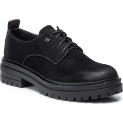 Oxfordy WRANGLER - Courtney Derby WL92664A Black 062. Czarne półbuty damskie Wrangler, bez obcasa, na płaskiej podeszwie, bez zapięcia. Za 249,00 zł.