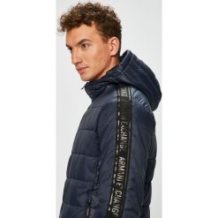 Armani Exchange - Kurtka. Niebieskie płaszcze męskie Armani Exchange, xl, bez wzorów, z poliesteru, krótkie, z kapturem. W wyprzedaży za 799,90 zł.