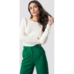 Rut&Circle Sweter Quini - White. Białe swetry klasyczne damskie Rut&Circle, z dzianiny. Za 121,95 zł.