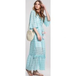 Niebieska Sukienka Adjective. Niebieskie sukienki damskie other, s, z aplikacjami, boho, bez kołnierzyka, bez rękawów, maxi, dopasowane. Za 199,99 zł.
