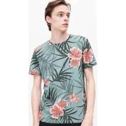 T-shirt z roślinnym nadrukiem - Szary. Szare t-shirty męskie Reserved, s, z nadrukiem, bez kołnierzyka. W wyprzedaży za 19,99 zł.