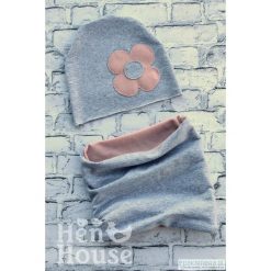 Komplet Flower czapka + komin. Szare czapeczki niemowlęce marki Pakamera, z dzianiny. Za 65,00 zł.