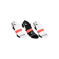 Skarpety sportowe RS160 3 pary. Niebieskie skarpetki męskie ARTENGO, bez wzorów, z elastanu. Za 14,99 zł.