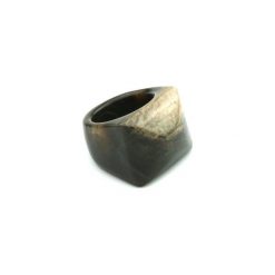 InspiRING Skrzemieniałe Drewno rozmiar 13,5. Białe pierścionki damskie marki Brazi druse jewelry. Za 240,00 zł.