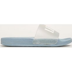 Levi's - Klapki. Niebieskie klapki damskie Levi's®, bez wzorów, z gumy, bez obcasa, na obcasie. Za 119,90 zł.