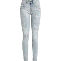 GStar LYNN DMID SUPER SKINNY WMN Jeans Skinny Fit lt aged painted restored. Niebieskie jeansy damskie marki G-Star, bez wzorów, z elastanu. Za 609,00 zł.