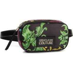 Saszetka nerka Versace Jeans Couture E1VUBBU7. Czerwone nerki damskie Versace Jeans Couture, bez wzorów, z jeansu, bez dodatków. W wyprzedaży za 289,00 zł.