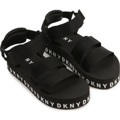 Dkny - Sandały dziecięce. Czarne sandały dziewczęce DKNY, ze skóry, z okrągłym noskiem, bez zapięcia. W wyprzedaży za 239,90 zł.