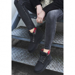 Czarne Traperki Madness Trapper. Czarne buty zimowe damskie Born2be, z nubiku, na płaskiej podeszwie. Za 79,99 zł.