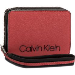Duży Portfel Damski CALVIN KLEIN - Pop Touch Medium Zip K60K604313 627. Czerwone portfele damskie marki Calvin Klein, ze skóry ekologicznej. Za 279,00 zł.