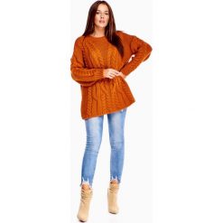 Oversize'owy sweter z grubym splotem pomarańczowy. Pomarańczowe swetry damskie z moheru. Za 153,19 zł.