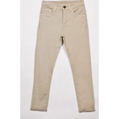 Blukids - Spodnie dziecięce 134-164 cm. Brązowe spodnie chłopięce Blukids, bez wzorów, z elastanu, casualowe. W wyprzedaży za 59,90 zł.