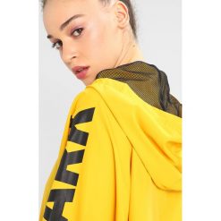 Kurtki damskie: Ivy Park OVERHEAD LOGO JACKET Kurtka wiosenna old gold