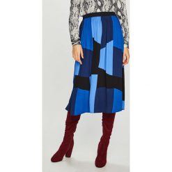 Vero Moda - Spódnica. Niebieskie spódniczki damskie s, z wiskozy, casualowe, midi, rozkloszowane. W wyprzedaży za 129,90 zł.