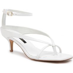 Sandały GINO ROSSI - 119AL4717 White. Białe klapki damskie Gino Rossi, bez wzorów, ze skóry, bez obcasa, na obcasie. Za 299,99 zł.