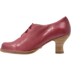 Neosens ROCOCO Ankle boot amarante. Czerwone botki damskie marki Neosens, ze skóry, bez obcasa, bez zapięcia. Za 679,00 zł.