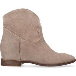 Botki cappuccino z ukrytą koturną. Pomarańczowe botki damskie Arturo Vicci, boho, bez obcasa, na koturnie, bez zapięcia. Za 271,00 zł.