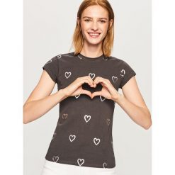 T-shirt z błyszczącym nadrukiem - Szary. Szare t-shirty damskie Reserved, l, z nadrukiem. Za 49,99 zł.