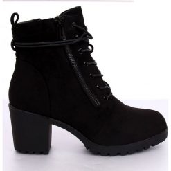 Botki na protektorze czarne W358 Black. Czarne botki damskie ButyModne, street, bez obcasa, na sznurówki. W wyprzedaży za 129,00 zł.