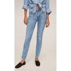 Mango - Jeansy Kim. Niebieskie jeansy damskie Mango, bez wzorów, z elastanu. W wyprzedaży za 69,99 zł.