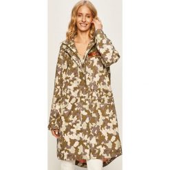Tommy Jeans - Parka. Zielone kurtki damskie Tommy Jeans, s, bez wzorów, z poliesteru, długie, z kapturem. W wyprzedaży za 799,90 zł.