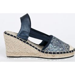 Marco Tozzi - Espadryle. Niebieskie koturny damskie Marco Tozzi, bez wzorów, z materiału, bez obcasa, na obcasie. W wyprzedaży za 69,90 zł.