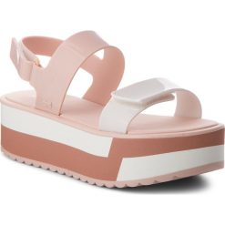 Sandały ZAXY - Slash Plat Sandal Fem 17525 Nude 90261 AA285088 02064. Brązowe klapki damskie Zaxy, bez wzorów, z tworzywa sztucznego, bez obcasa. W wyprzedaży za 179,00 zł.