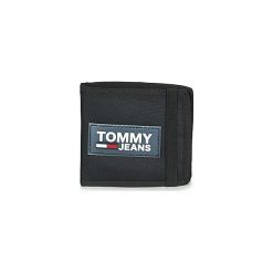 Portfele Tommy Jeans TJM URBAN MINI CC COIN POCKET. Czarne portfele męskie Tommy Jeans, bez wzorów, z jeansu. Za 152,20 zł.