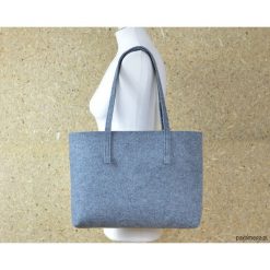 Torebki klasyczne damskie: Duża Szara Filcowa – Totalnie Minimalistyczna