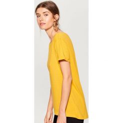 Swobodna koszulka - Żółty. Żółte t-shirty damskie Mohito, l. Za 29,99 zł.
