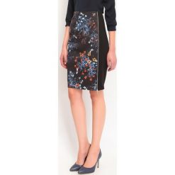 Spódnica regularna damska w kwiaty, gładka. Spódniczki damskie Top Secret, w kwiaty, z materiału, eleganckie, ołówkowe. W wyprzedaży za 44,99 zł.