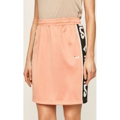 Fila - Spódnica. Różowe spódniczki damskie Fila, na co dzień, s, z aplikacjami, z poliesteru, casualowe, mini, proste. Za 219,90 zł.