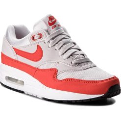 Buty NIKE - Air Max 1 319986 035 Vast Grey/Habanero Red. Szare buty sportowe damskie Nike, bez wzorów, z tworzywa sztucznego, sportowe, nike air max. W wyprzedaży za 459,00 zł.