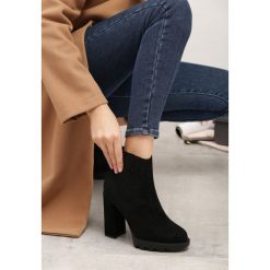Czarne Botki Coldstreams. Czarne botki damskie Born2be, bez obcasa, na obcasie, bez zapięcia. Za 149,99 zł.