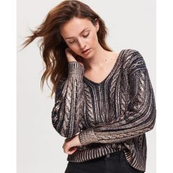 Błyszczący sweter - Granatowy. Niebieskie swetry damskie Reserved, s, bez wzorów, bez rękawów, bez kaptura. W wyprzedaży za 79,99 zł.