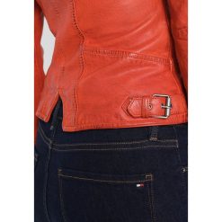 Oakwood Kurtka skórzana orange. Pomarańczowe kurtki damskie Oakwood, xl, bez wzorów, ze skóry. W wyprzedaży za 503,40 zł.