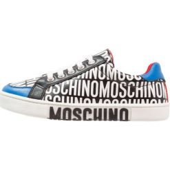 MOSCHINO Tenisówki i Trampki bluette/nero/bianco. Szare trampki męskie marki MOSCHINO, ze skóry. W wyprzedaży za 650,30 zł.