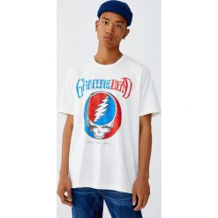 Koszulka z czaszką „Grateful Dead”. Białe koszulki męskie marki Pull&Bear, m, bez wzorów, bez kołnierzyka, z krótkim rękawem, krótkie. Za 69,90 zł.