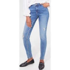 Jeansy skinny fit - Granatowy. Niebieskie jeansy damskie Mohito, bez wzorów, z jeansu. Za 119,99 zł.