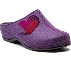 Kapcie BERKEMANN - Bona 01042 Lila 282. Fioletowe klapki damskie marki Berkemann, z aplikacjami, z tworzywa sztucznego, bez obcasa. W wyprzedaży za 209,00 zł.