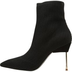 Kurt Geiger BARBICAN Botki na obcasie black. Czarne botki damskie na obcasie marki Kurt Geiger, z materiału, klasyczne. Za 969,00 zł.