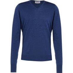 John Smedley BOBBY Sweter indigo. Niebieskie swetry klasyczne męskie marki John Smedley, xl, z wełny. W wyprzedaży za 545,35 zł.