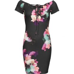 Sukienka w kwiaty bonprix czarny w kwiaty. Czarne sukienki damskie bonprix, w kwiaty, eleganckie, bez kołnierzyka, bez rękawów. Za 79,99 zł.