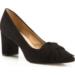 Buty damskie. Czółenka damskie Wittchen, bez wzorów, ze skóry, bez obcasa. W wyprzedaży za 419,90 zł.