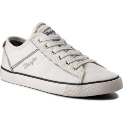 Tenisówki WRANGLER - Starry WL181510 White 51. Białe półbuty damskie Wrangler, bez wzorów, z gumy, bez obcasa, na płaskiej podeszwie, bez zapięcia. W wyprzedaży za 149,00 zł.